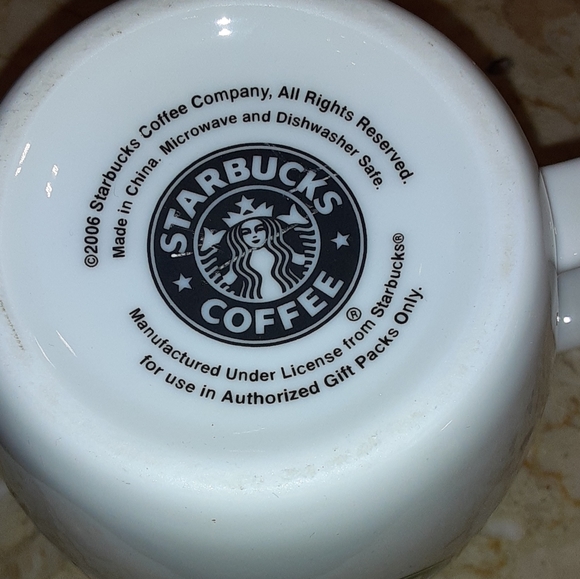 Starbucks Classic White Coffee Tea Mug Cup with Green Logo 2006 - 14fl oz - Picture 2 of 2